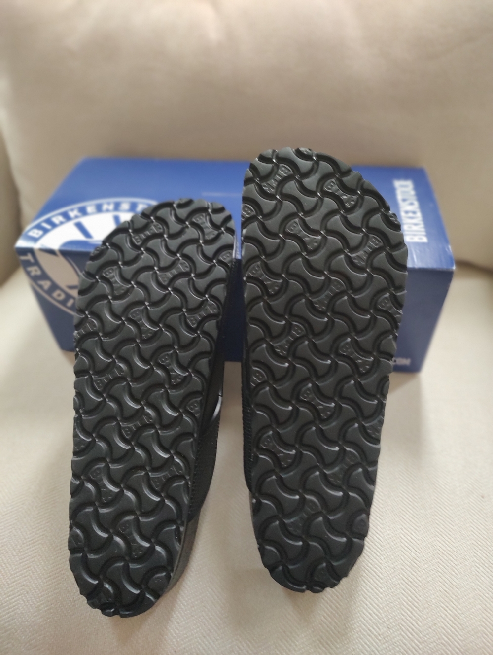 Birkenstock Black Honolulu Flip Sandal - Picture 4 of 6